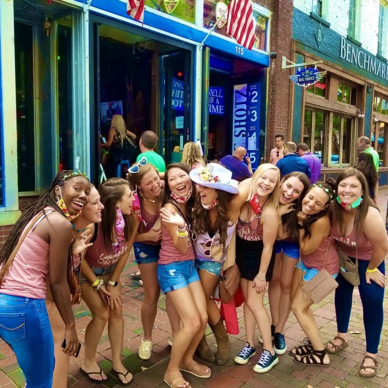 Music City Pub Crawl Bachelorette Group Laughing